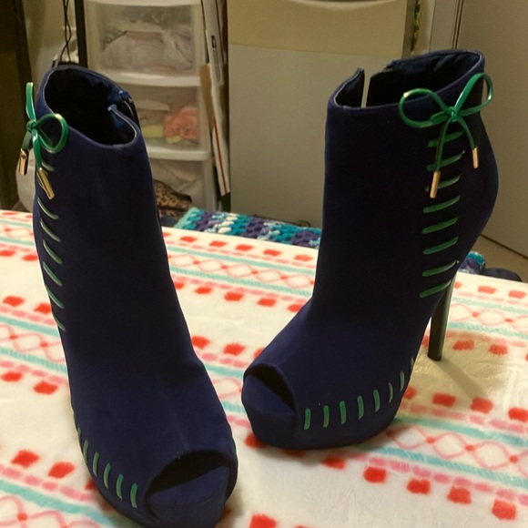 Liliana Faux Suede Stillettos Booties Size 7.5 Navy and Green 6” Heels - Picture 2 of 11